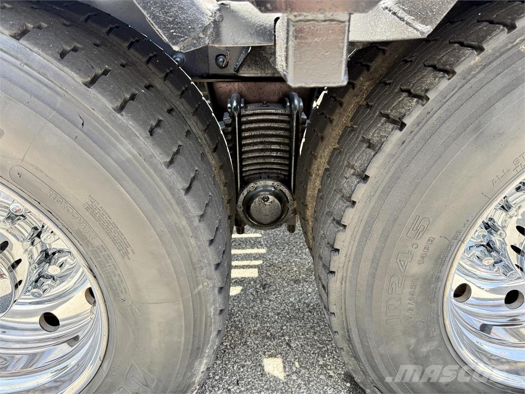 Mack GR64B Altele