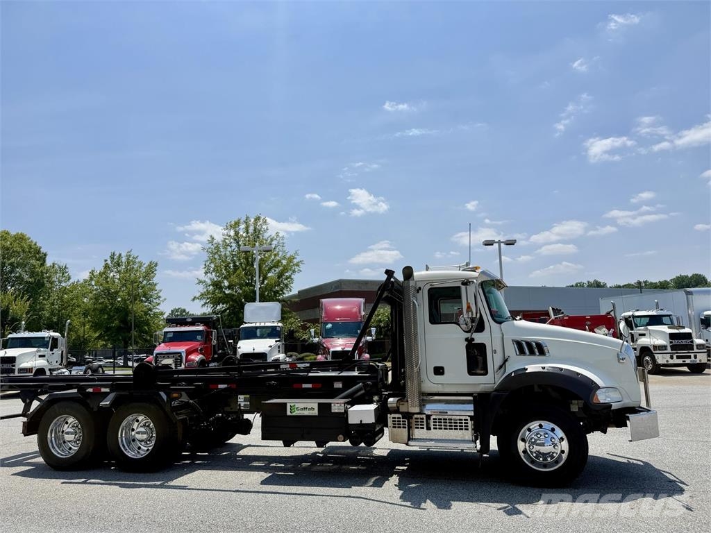Mack GR64B Altele