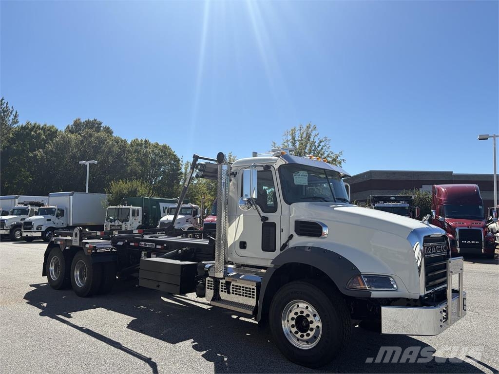Mack GR64B Anders