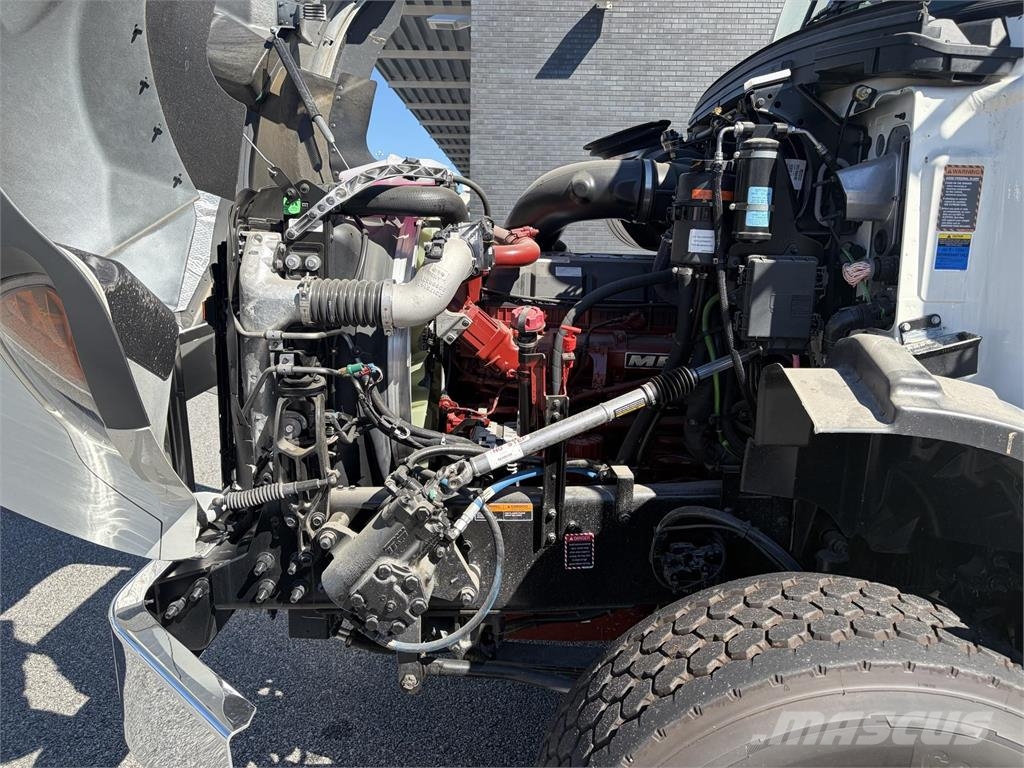 Mack GR64B Anders