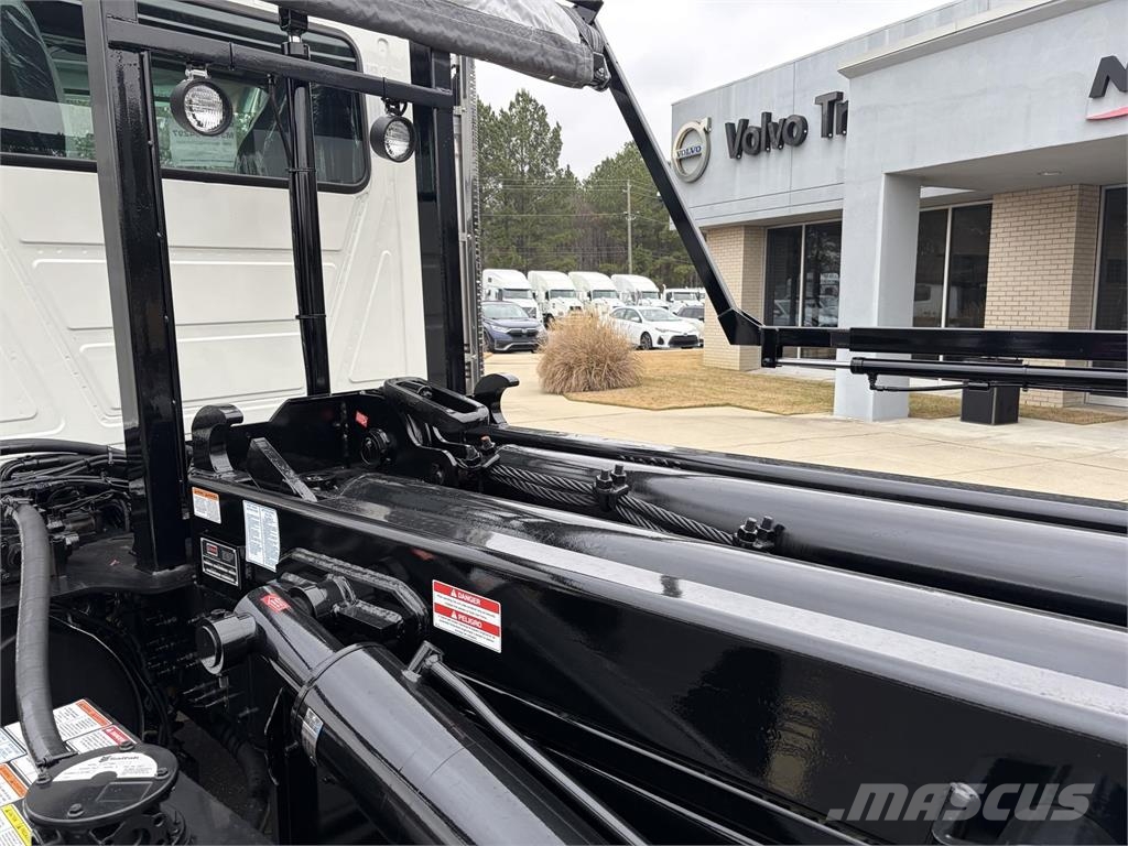 Mack GR64B Other trucks