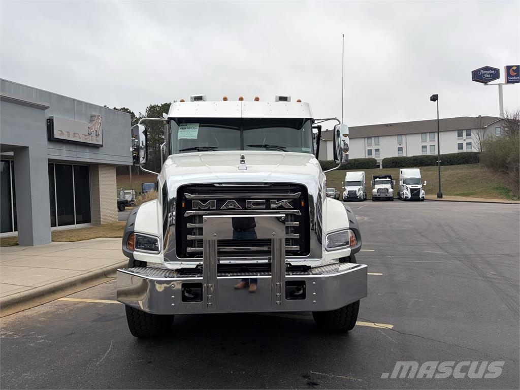 Mack GR64B Other trucks