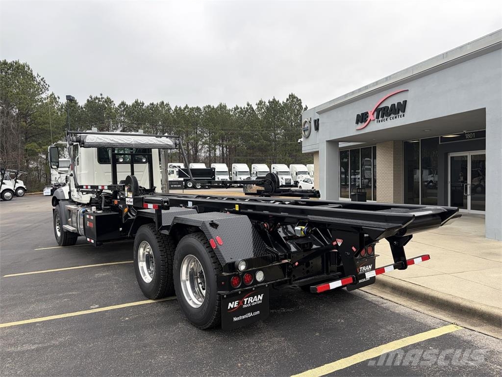 Mack GR64B Other trucks