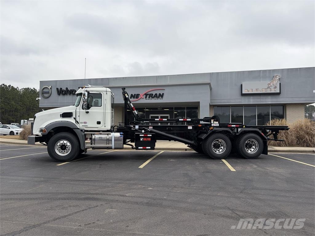 Mack GR64B Other trucks