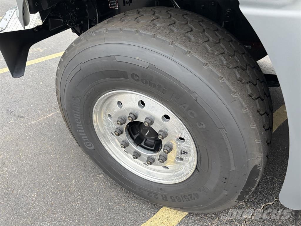 Mack GR64B Other trucks