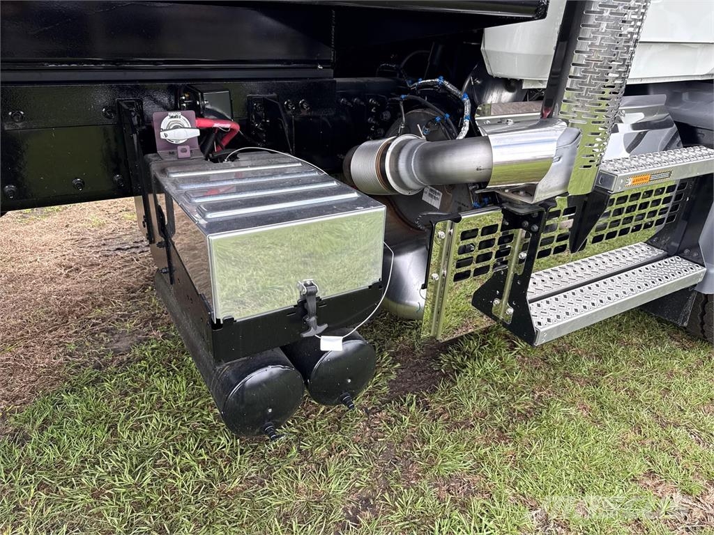 Mack GR64BR Camiones bañeras basculantes o volquetes