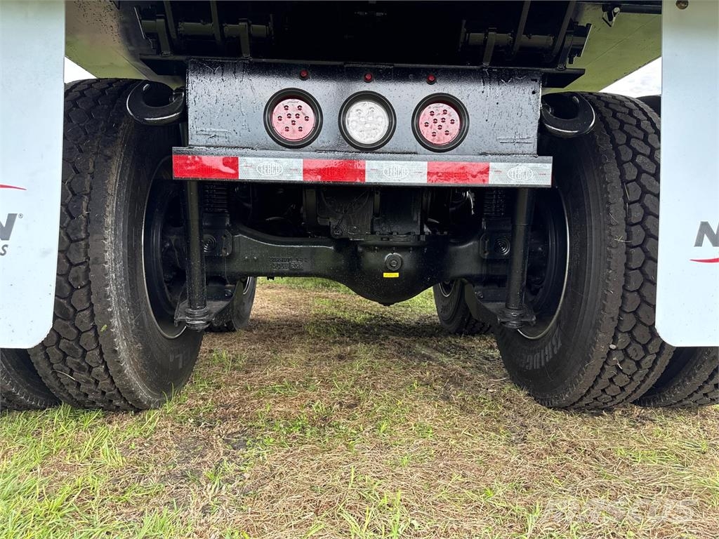 Mack GR64BR Camiones bañeras basculantes o volquetes