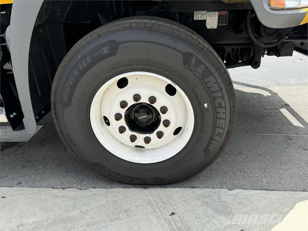 Mack GR64BRX 傾卸式卡車