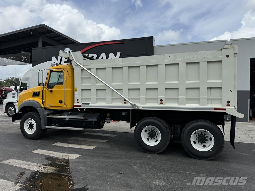 Mack GR64BRX 傾卸式卡車