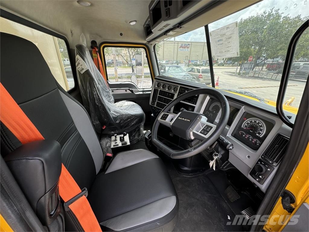 Mack GR64BRX 傾卸式卡車