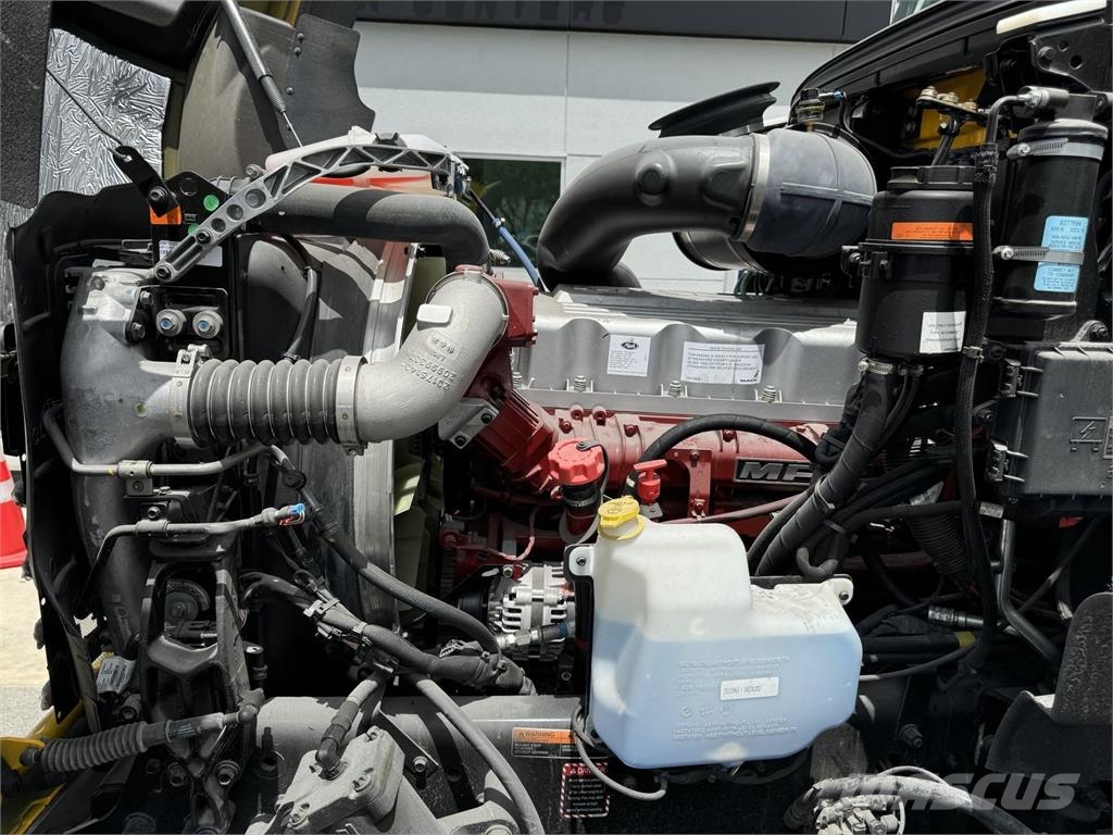Mack GR64BRX 傾卸式卡車