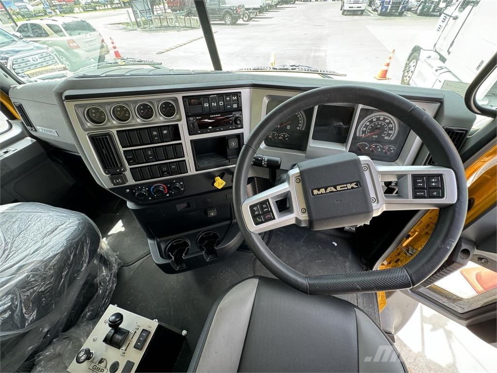 Mack GR64BRX 傾卸式卡車