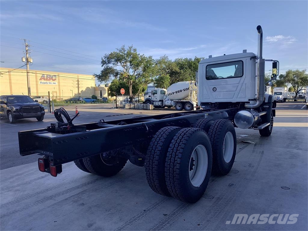 Mack GR64BX Bañeras basculantes usadas
