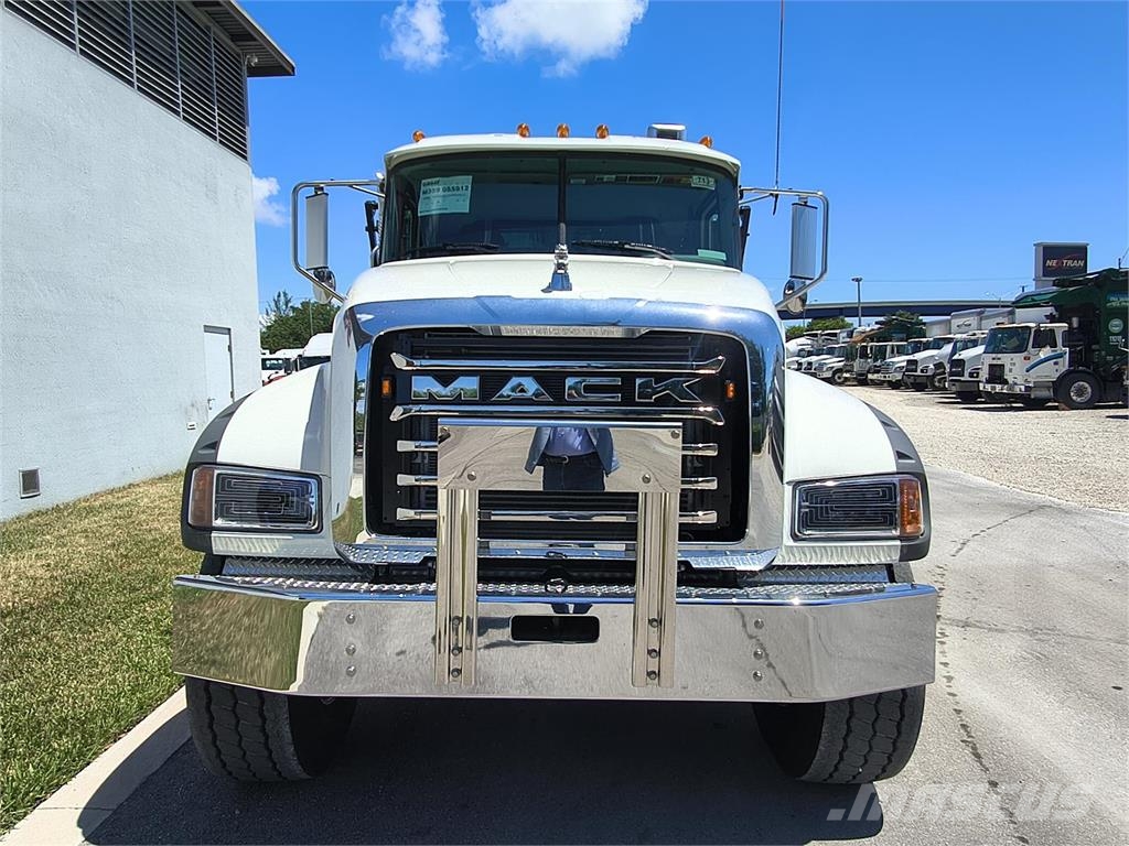 Mack GR64F Otros camiones