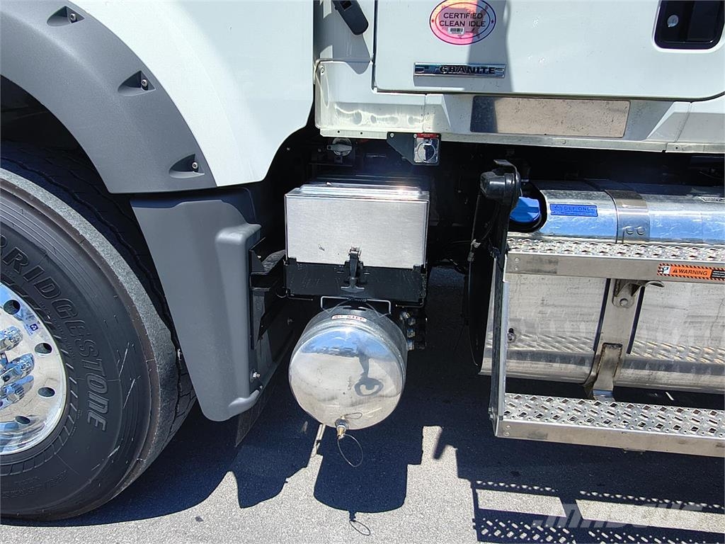 Mack GR64F Otros camiones