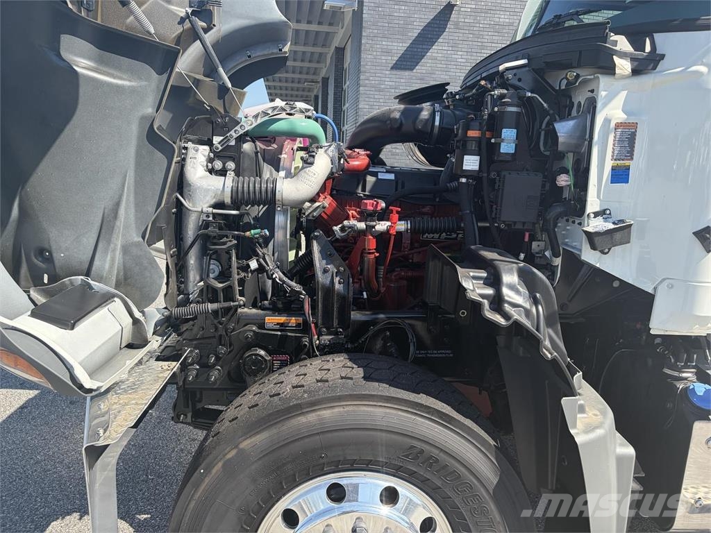 Mack GR64F Wywrotki