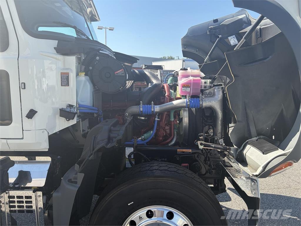 Mack GR64F Wywrotki