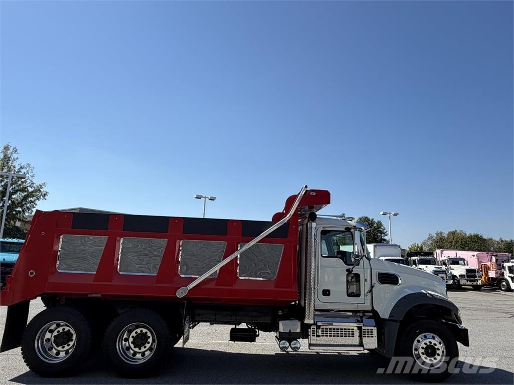 Mack GR64F Wywrotki