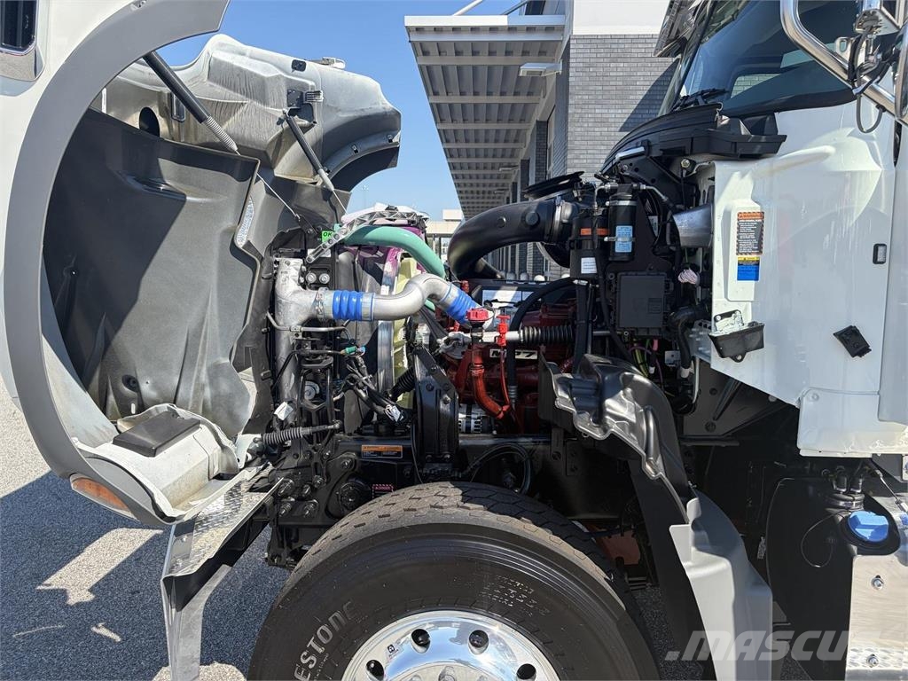 Mack GR64F Wywrotki