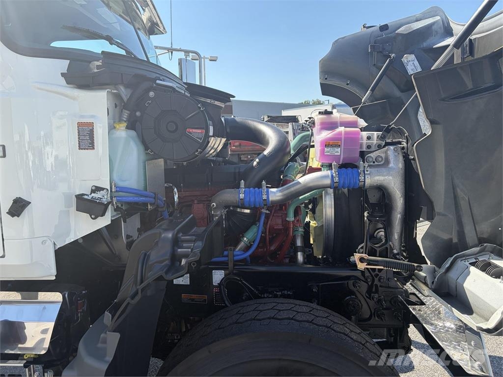 Mack GR64F Wywrotki