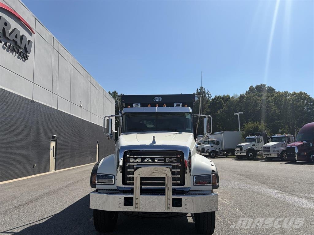 Mack GR64F Wywrotki