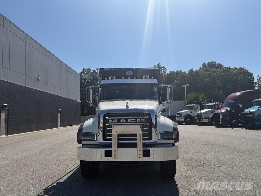 Mack GR64F Bañeras basculantes usadas