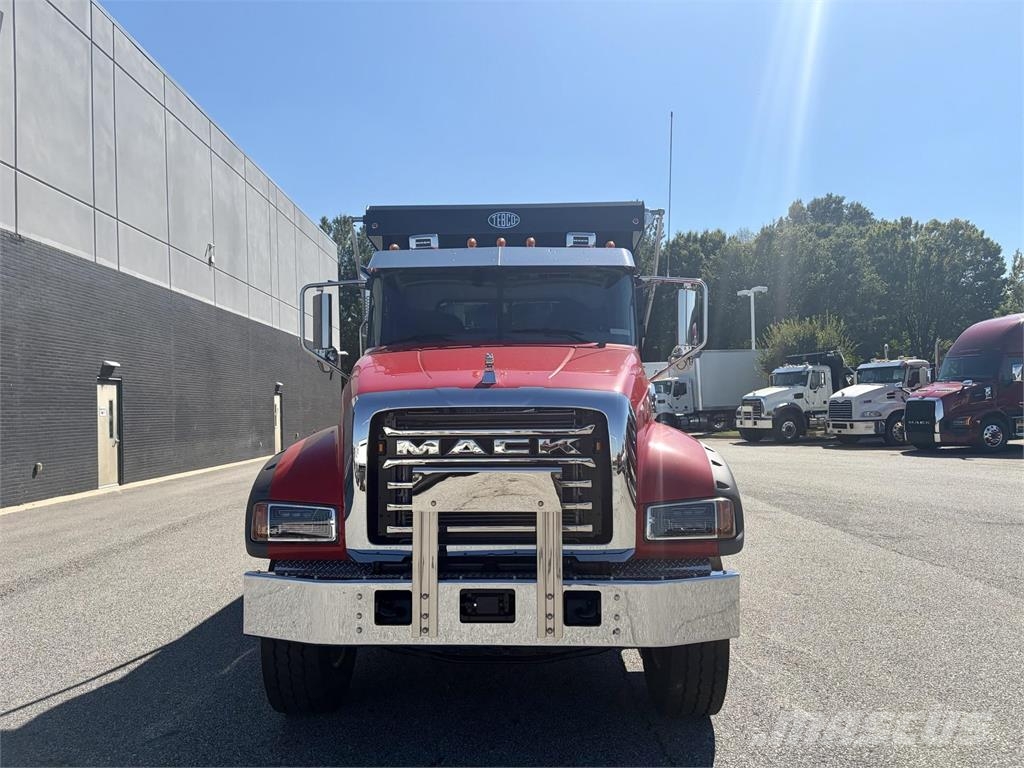 Mack GR64F Sora- ja kippiautot
