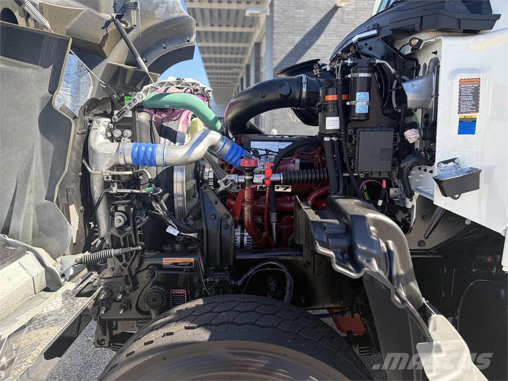 Mack GR64F 덤프 트럭