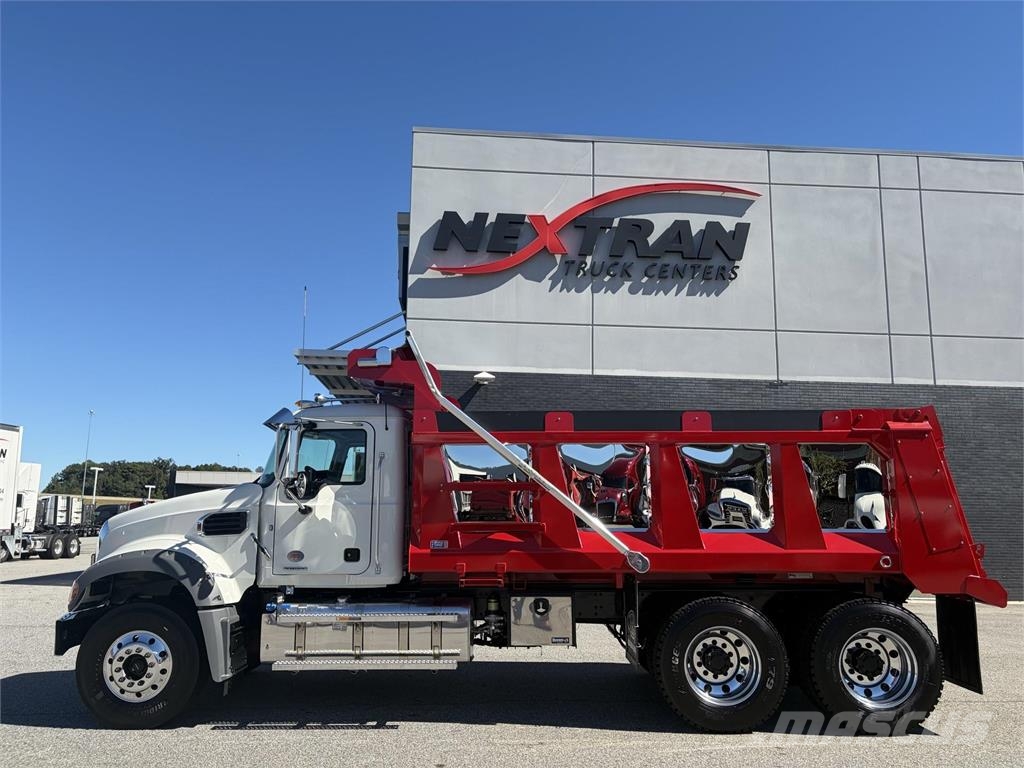 Mack GR64F 덤프 트럭
