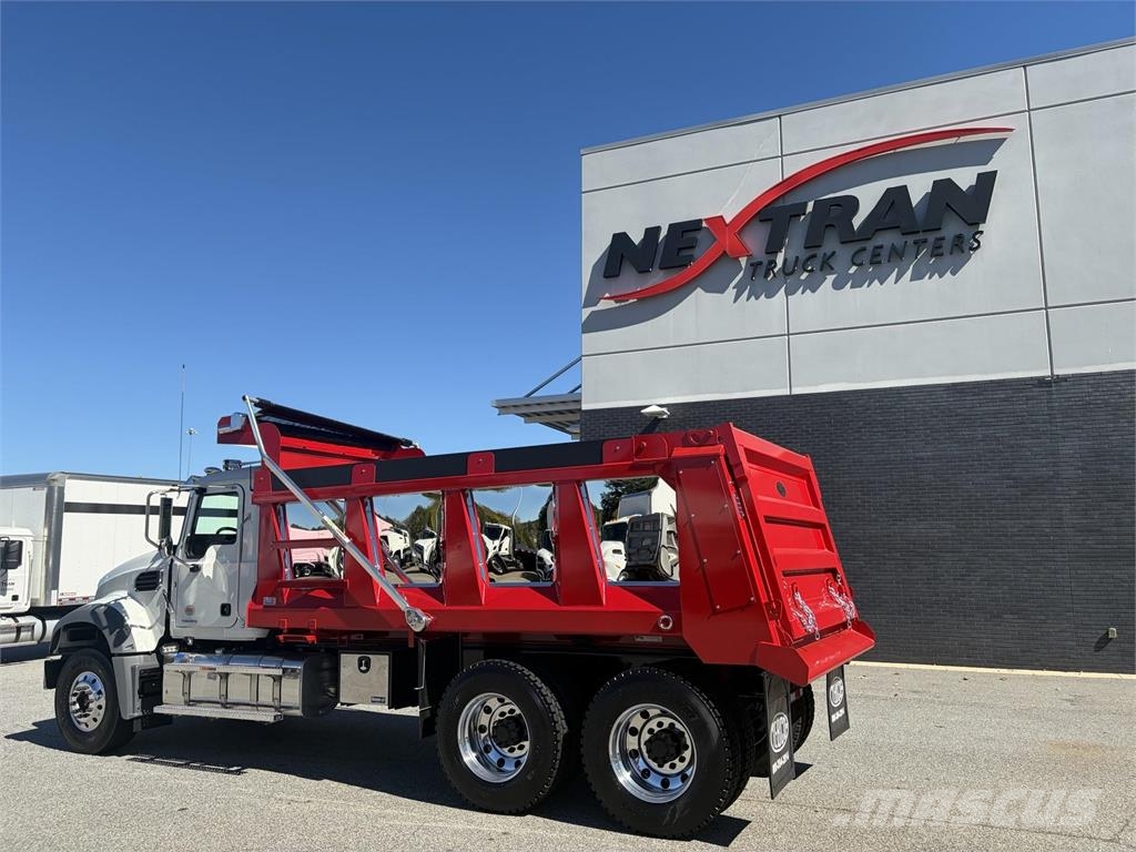 Mack GR64F 덤프 트럭