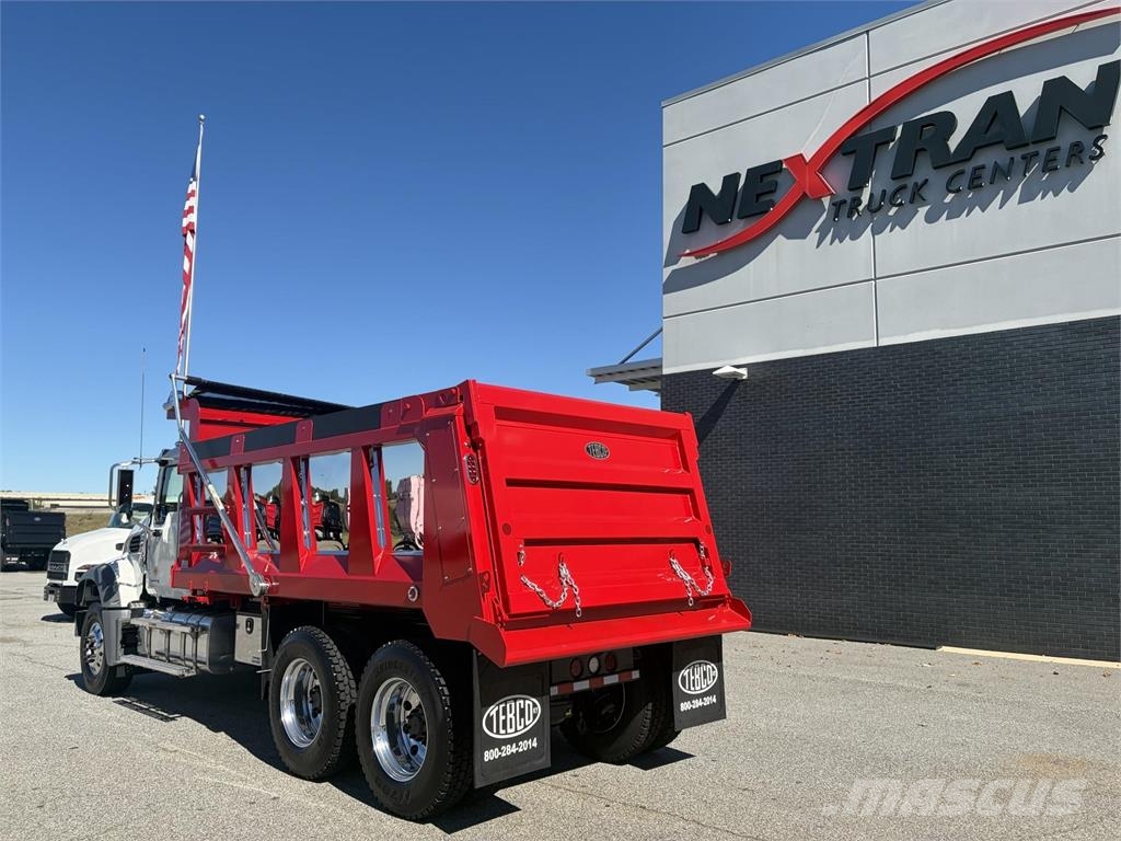 Mack GR64F 덤프 트럭