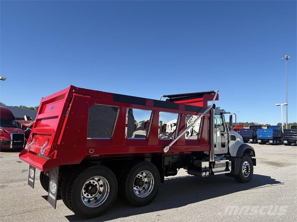 Mack GR64F 덤프 트럭