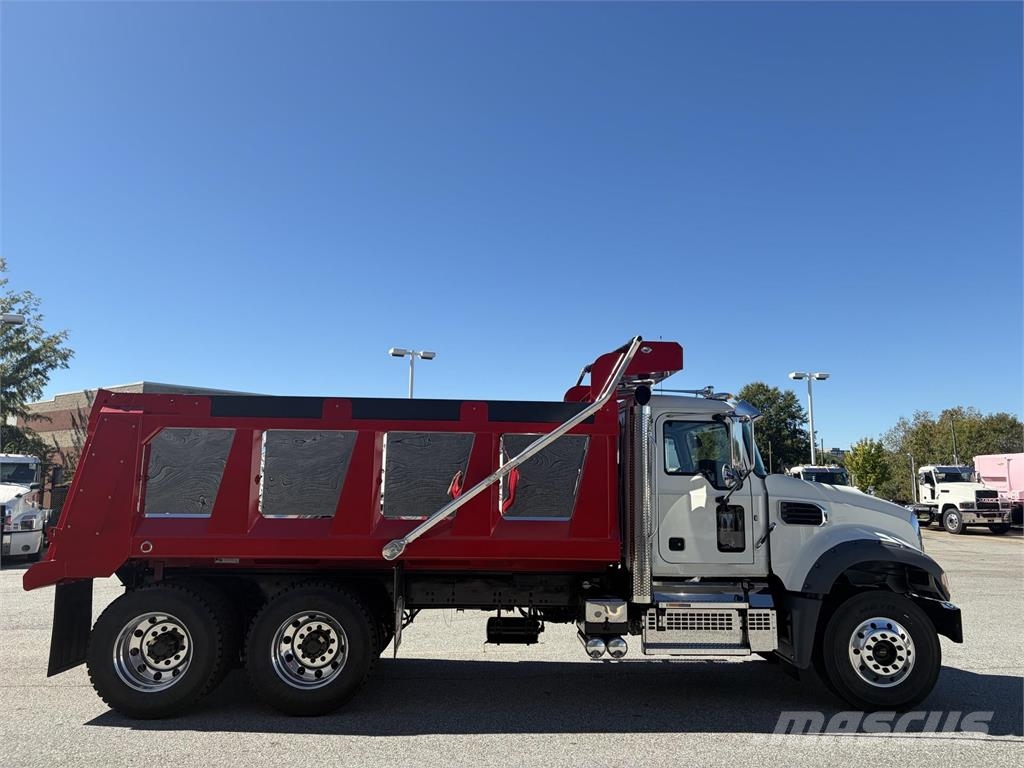 Mack GR64F 덤프 트럭