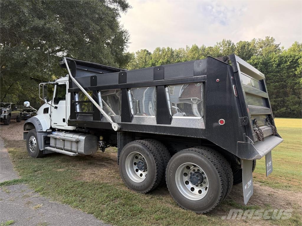 Mack GR64F Kiperi kamioni