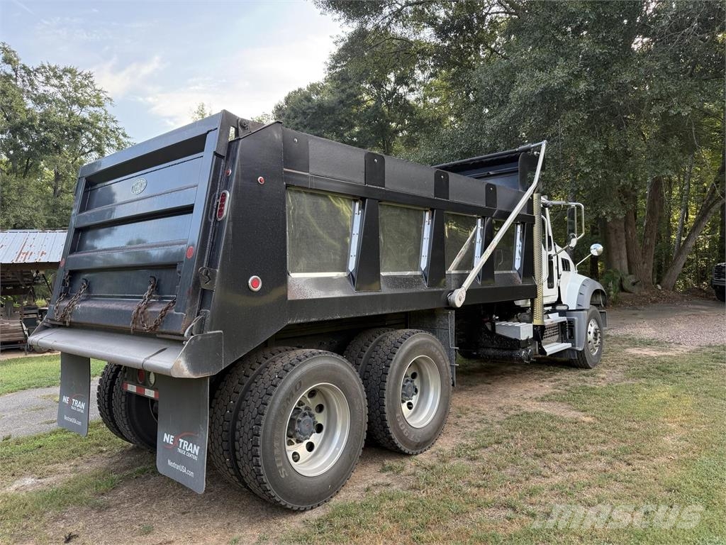 Mack GR64F Kiperi kamioni