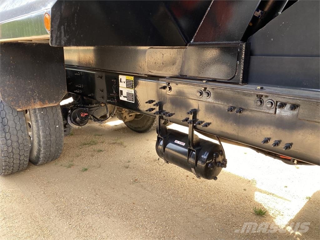 Mack GR64F Самосвал