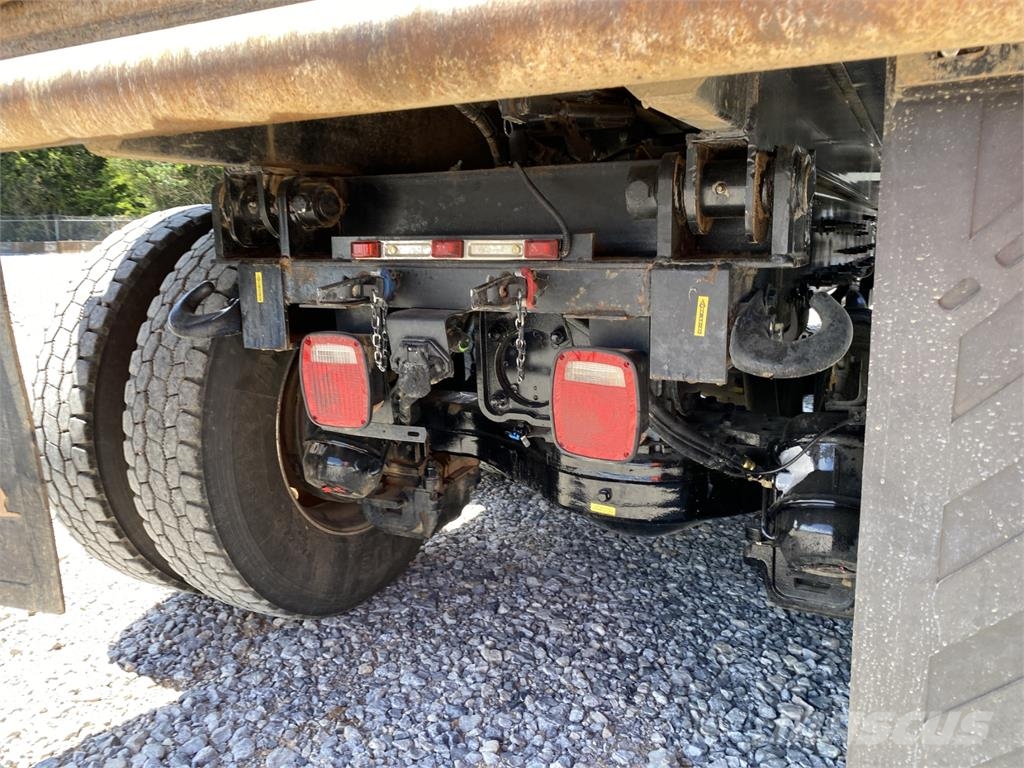 Mack GR64F Самосвал