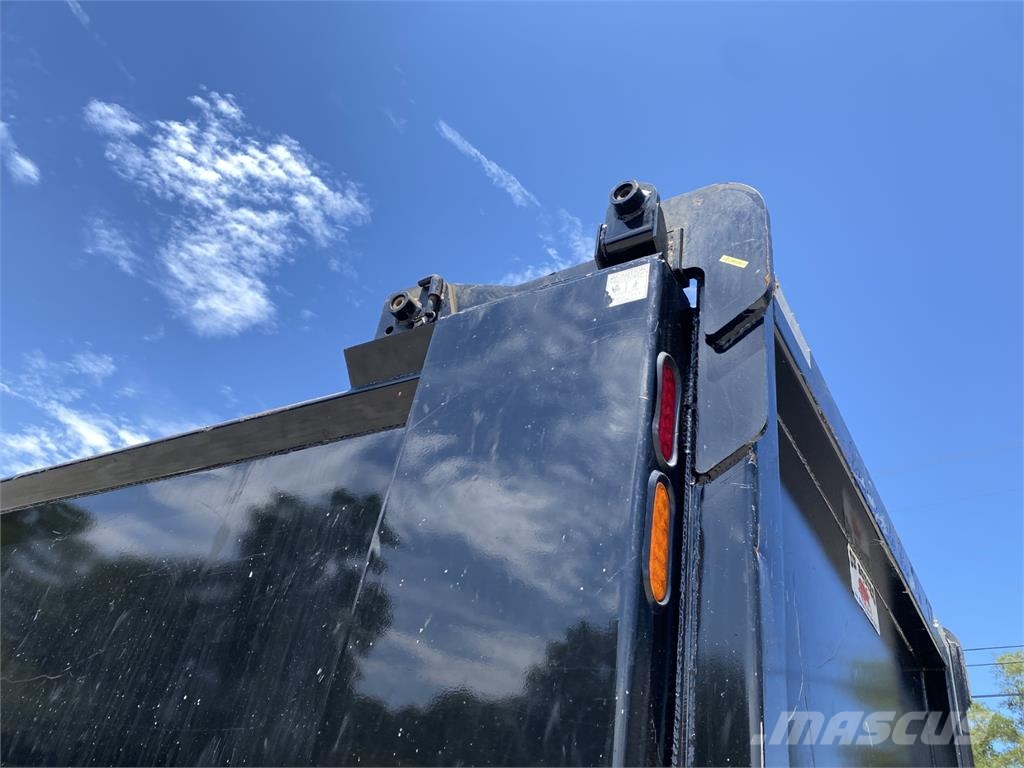 Mack GR64F Самосвал
