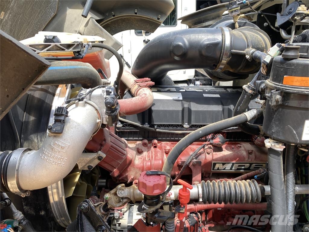 Mack GR64F Самосвал