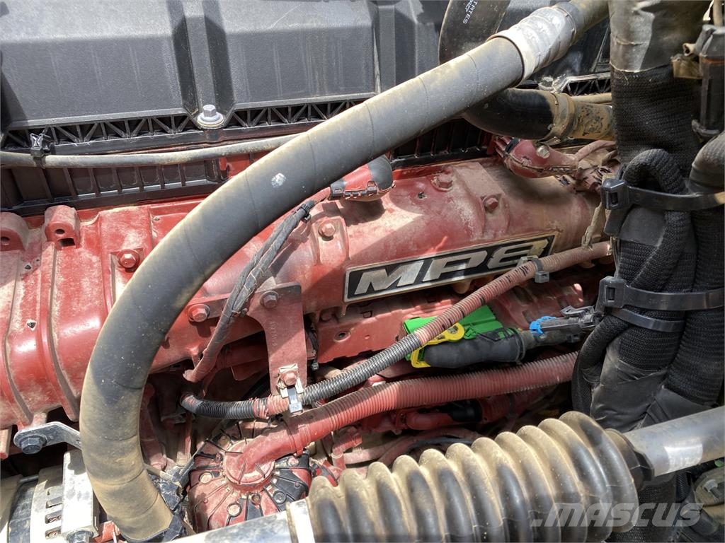 Mack GR64F Самосвал