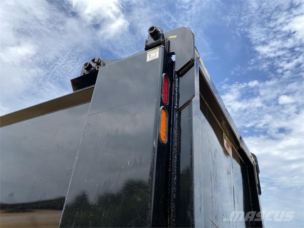 Mack GR64F Самосвал