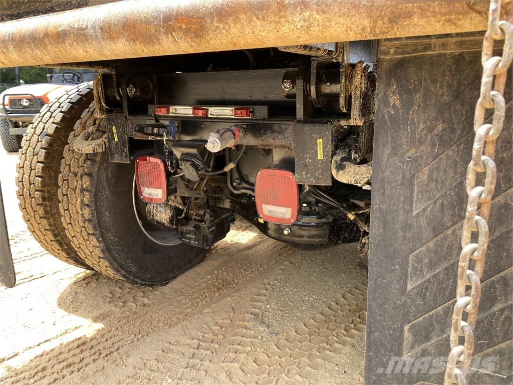 Mack GR64F Самосвал
