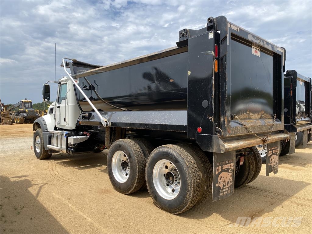 Mack GR64F Самосвал