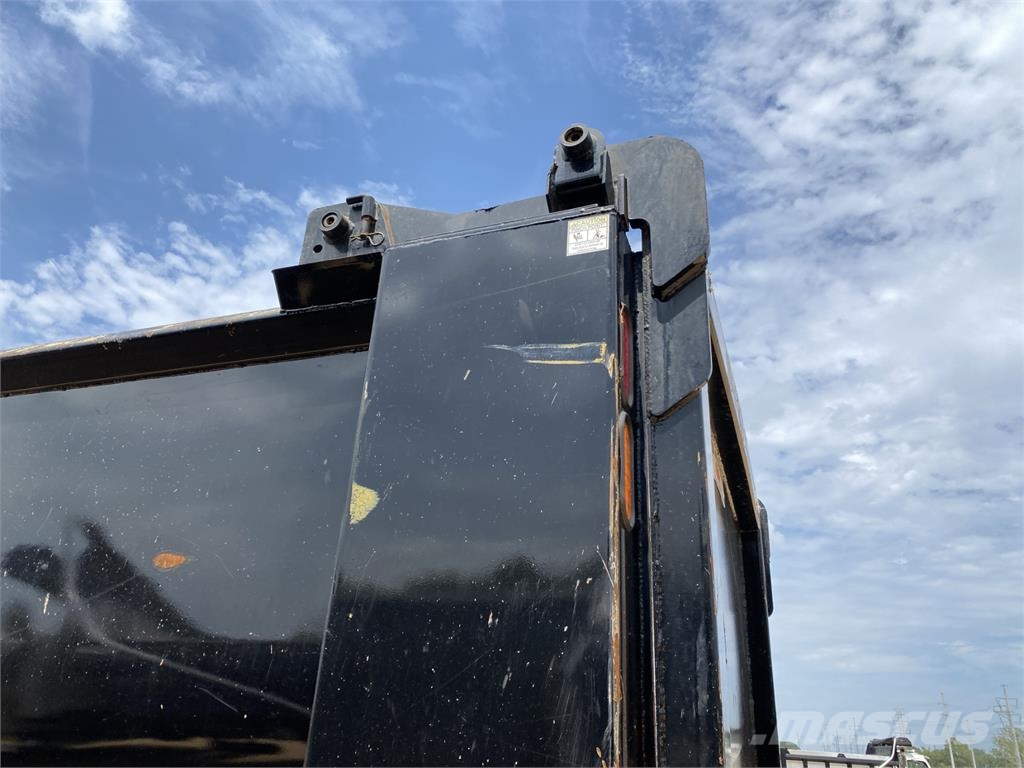 Mack GR64F Самосвал