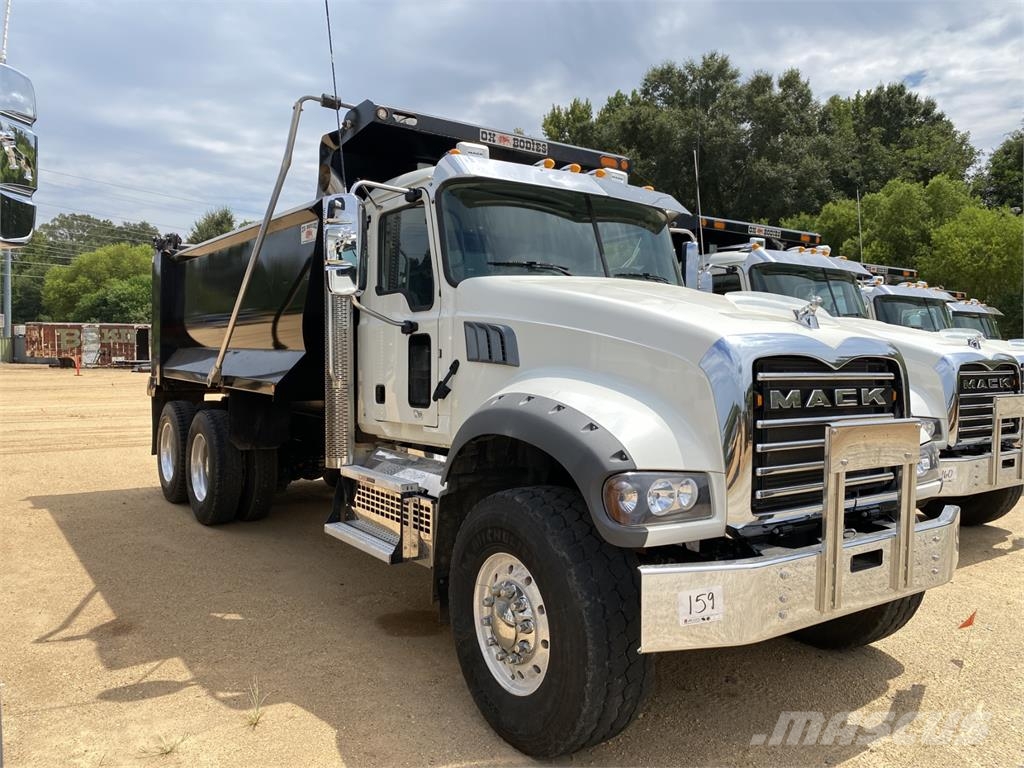 Mack GR64F Самосвал