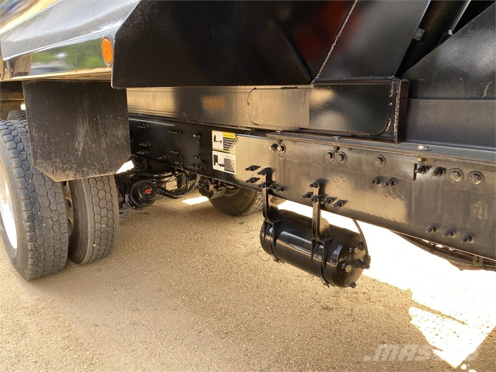 Mack GR64F Самосвал