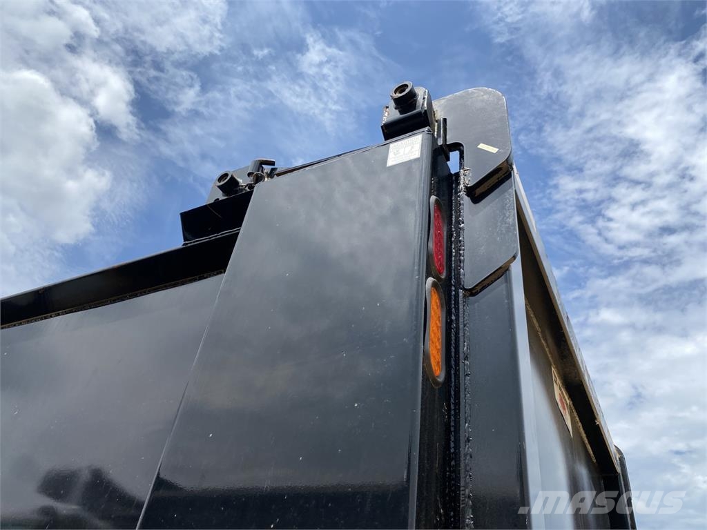 Mack GR64F Самосвал