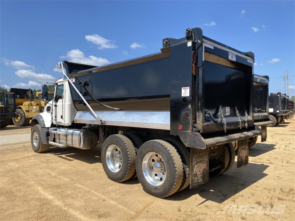 Mack GR64F Самосвал