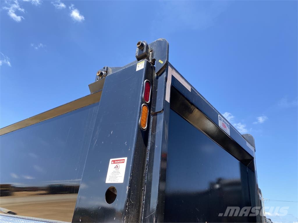 Mack GR64F Самосвал