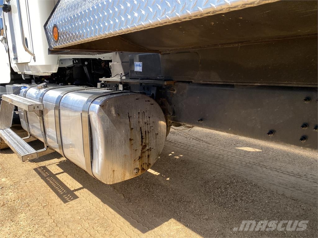 Mack GR64F Самосвал